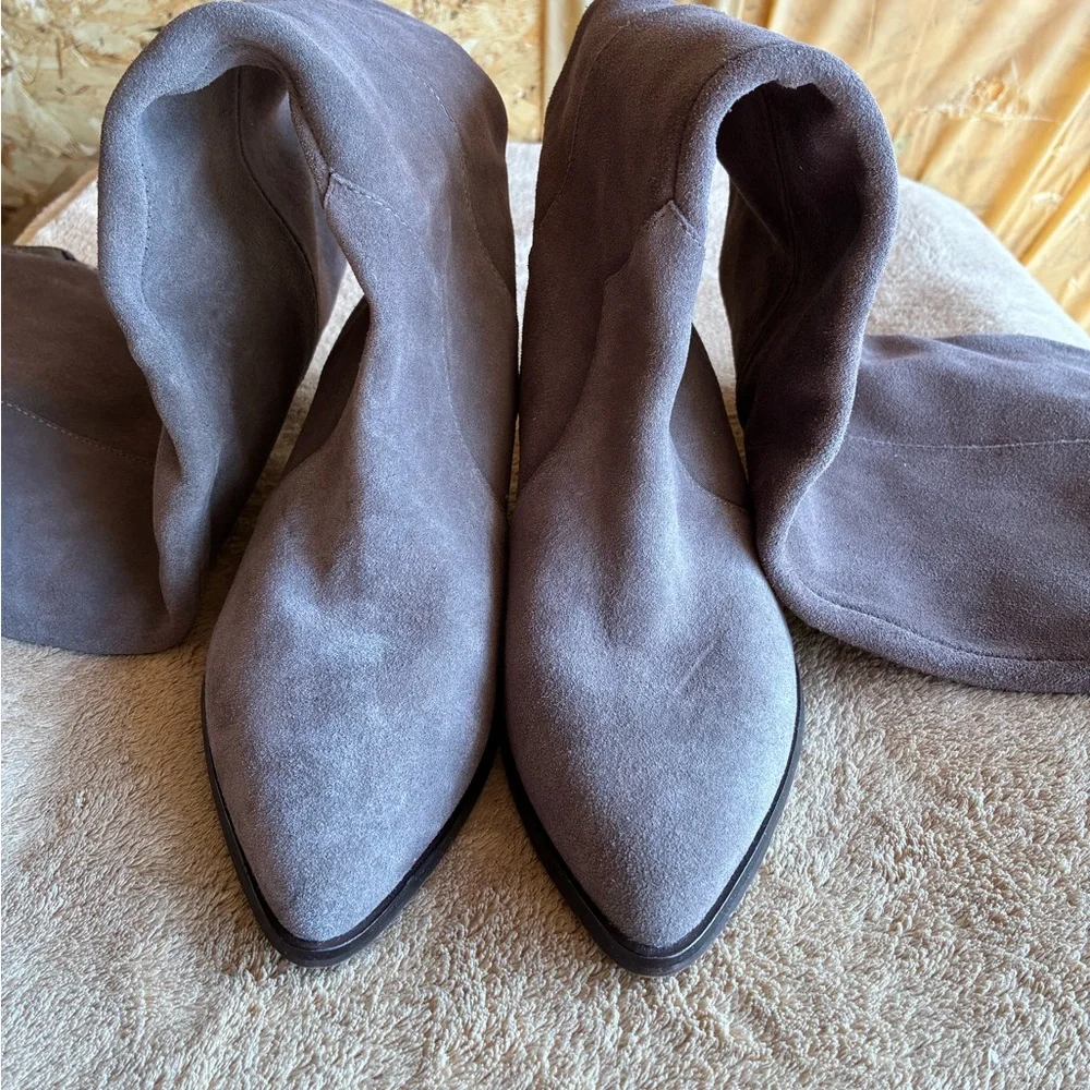 NWOT Vince Camuto Sewinny Knee High Grey Suede Boots Size 8